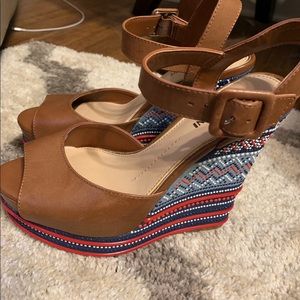 Brown leather Gianni Bini wedges